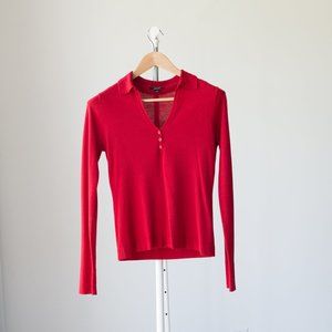 Thin vneck sweater size medium
